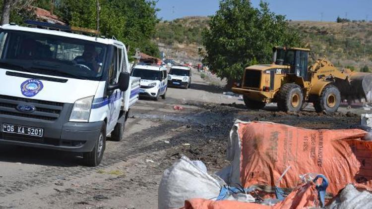 Hurda malzemeli çadır ve kulübeler yıkılarak temizlendi