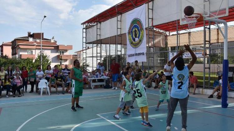 Yurdakul, Sokak Basketbolu Turnuvasında önce hakem sonra oyuncu oldu