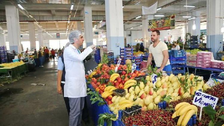 Başakşehir pazarlarında vatandaşın sağlığı için gıda denetimi yapıldı