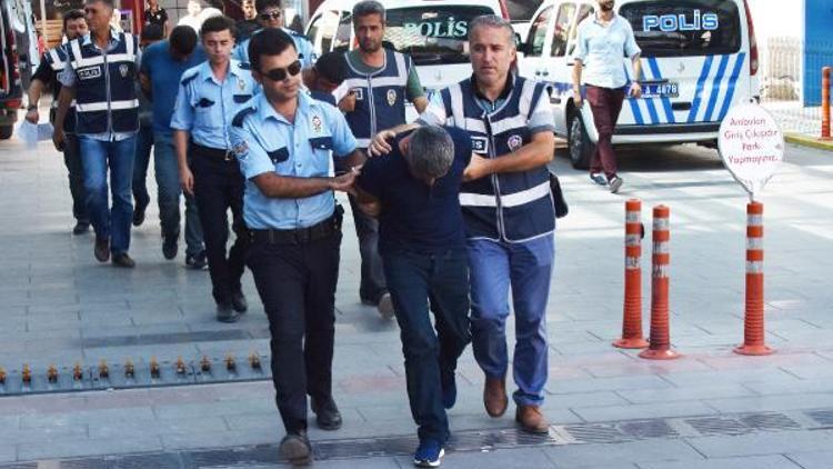 Polis, otomobilden para çalan 5 şüpheliyi,150 kilometre kovalayıp dağlık arazide yakaladı