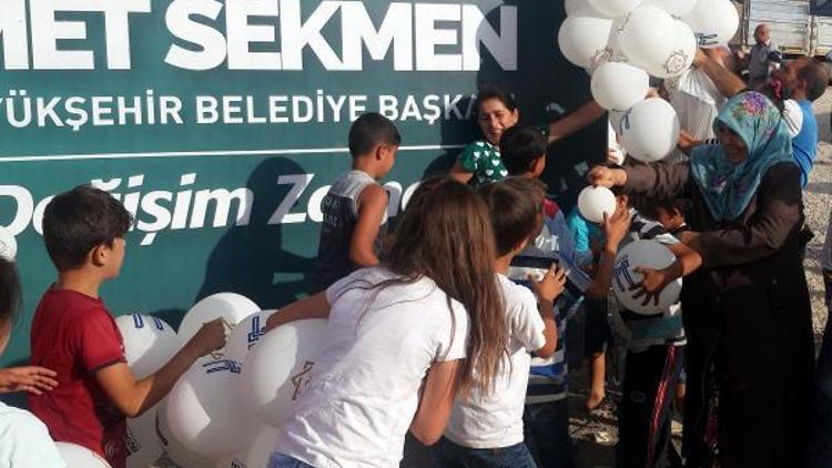 Temel atma töreninde çocukların balon izdihamı