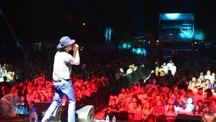 Nilüfer Müzik Festivalinde Maximo Park coşkusu