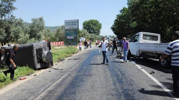 Kamyonetle cip çarpıştı: 1 ölü, 5 yaralı