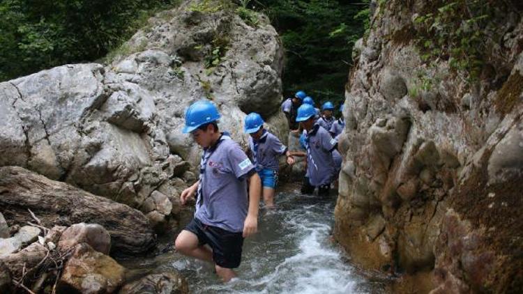 İzciler Serindere kanyonunu keşfetti