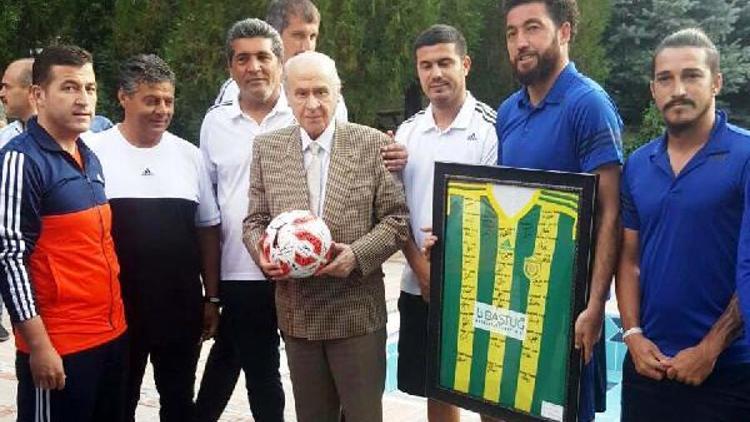 Devlet Bahçeli, Osmaniyespor kampını ziyaret etti