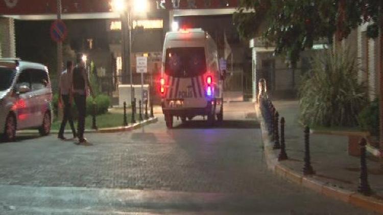 (Ek haber) Emniyetin içinde polise bıçaklı saldırı: DEAŞlı öldürülürken polis memuru hastanede şehit oldu