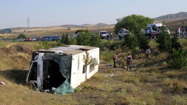 Ankarada ineğe çarpan otobüs devrildi: 4 ölü, 18 yaralı (2) (Yeniden)