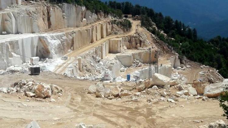 Öldürülen Büyüknohutçu çiftinin mücadele ettiği mermer ocağı kapatıldı