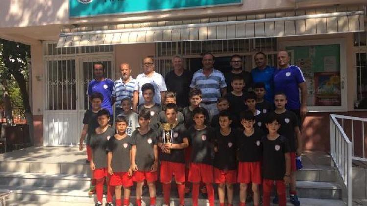 Futbol okulu öğrencilerinden, Lüleburgaz Halk Eğitim Merkezine ziyaret