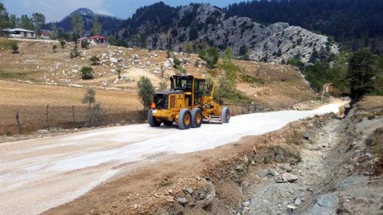 Kadirlide kırsal mahalle yolları asfaltlanıyor