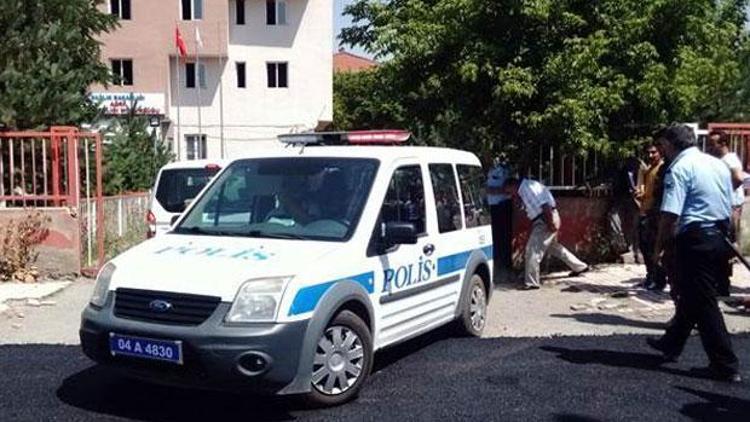 Halk Sağlığı Müdürlüğünde rehine alarmı Polis binayı sardı