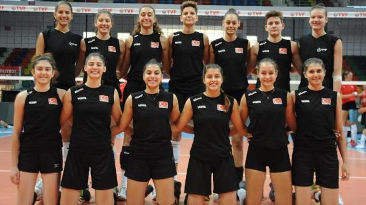 Kadın voleybolcular 2 Dünya Şampiyonasına Bursada hazırlanıyor