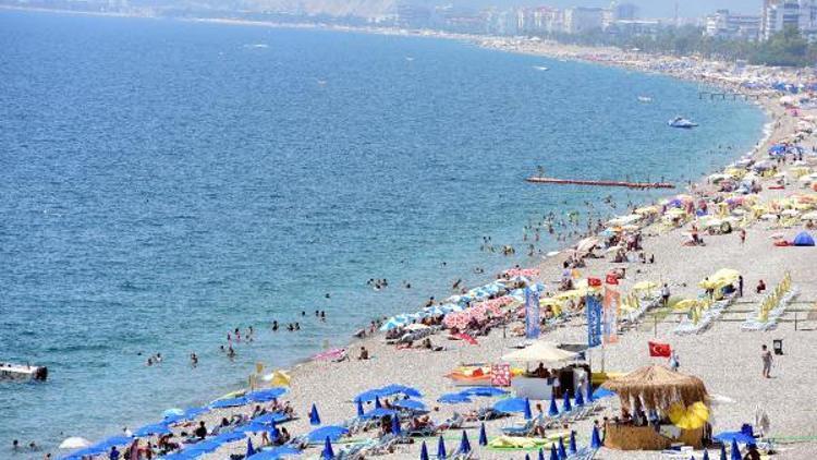 Antalyada sıcak hava bunalttı