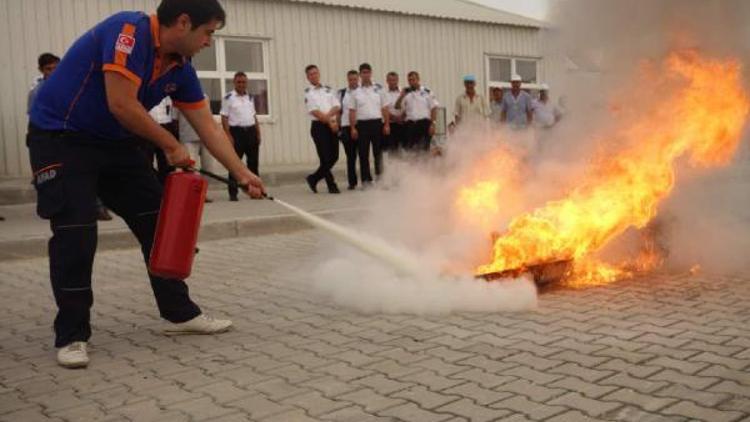 Barınma merkezinde yangın eğitimi