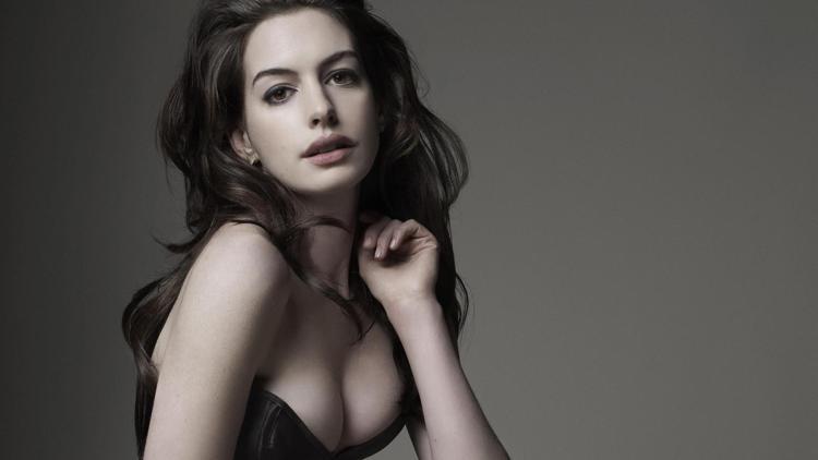 Anne Hathawayin çıplak görüntüleri internete düştü