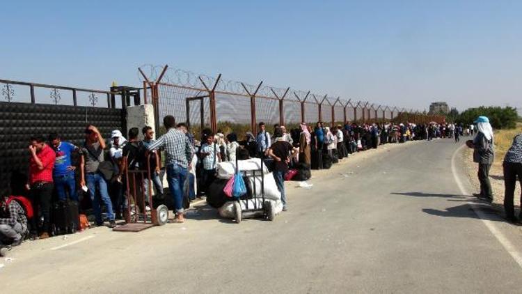 Suriyelilerin sınır kapısında bayramlaşma kuyruğu