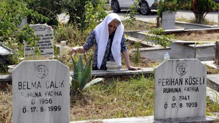 17 Ağustos Mezarlığında hüzün ve dua