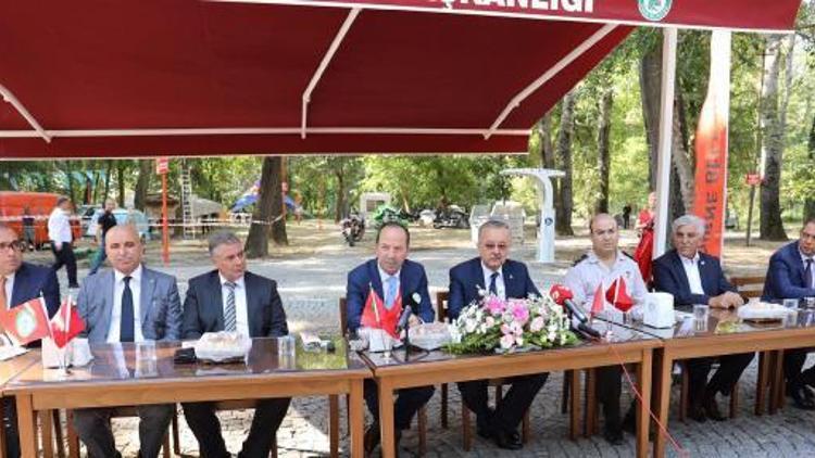 Edirne Kent Ormanındaki kahvaltı salonu hizmette