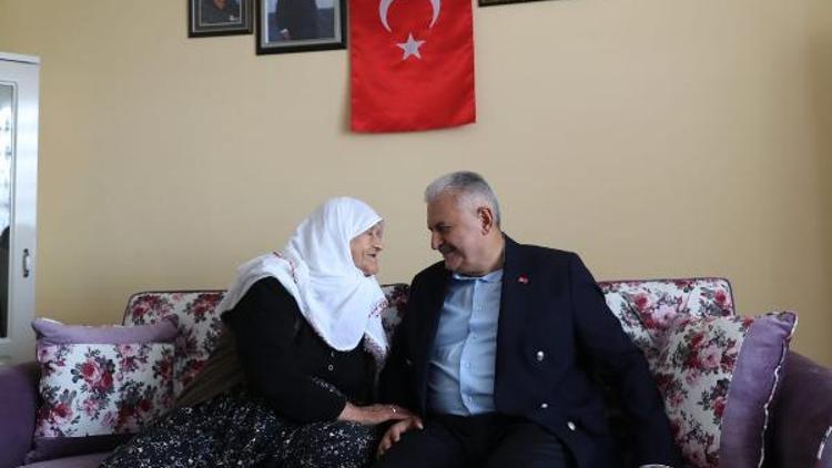 Başbakan Yıldırımdan şehit ailesine taziye ziyareti