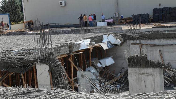 Beton dökerken kirişler çöktü