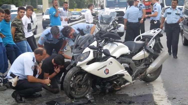 Kartalda motorsikletli polis kaza yaptı