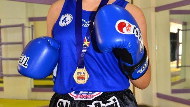 Damla Dinçer, Muay Thai Dünya Şampiyonu