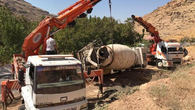 Nusaybinde beton mikseri devrildi, 1 yaralı