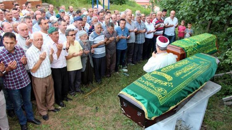 Zonguldakta kına dönüşü otomobil tarandı: 3 ölü, 1 yaralı (3)