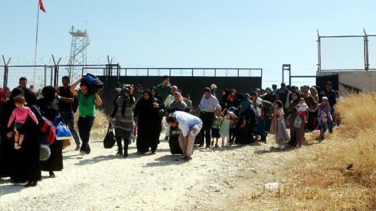 Suriyelilerin sınır kapısında bayram geçişi izdihamı