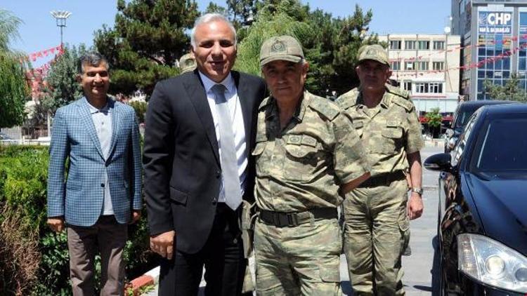 Jandarma Genel Komutanlığı’na atanan Korgeneral Çetin’den Vali Zorluoğlu’na veda ziyareti