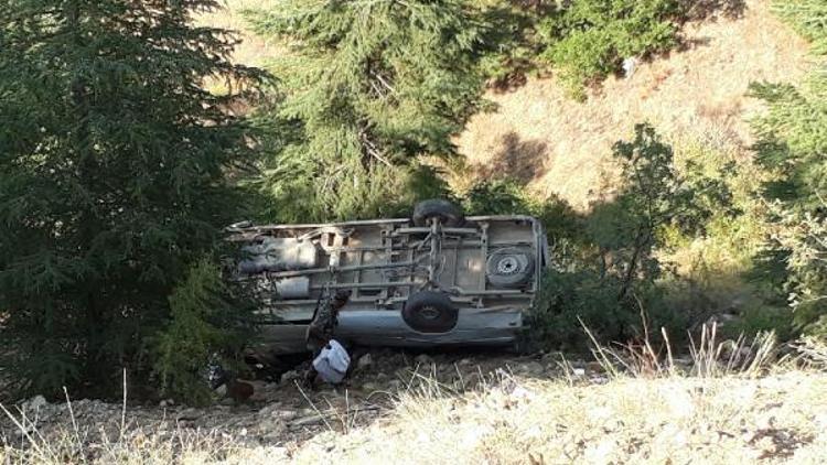 Freni boşalan minibüs şarampole yuvarlandı: 1 ölü, 13 yaralı