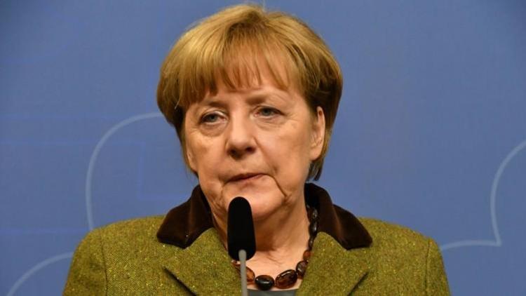 Merkelden yeni gerilim alanı: Doğan Akhanlı