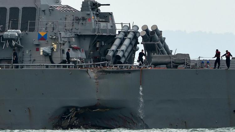ABD gemisi tankerle çarpıştı: 10 kayıp 5 yaralı