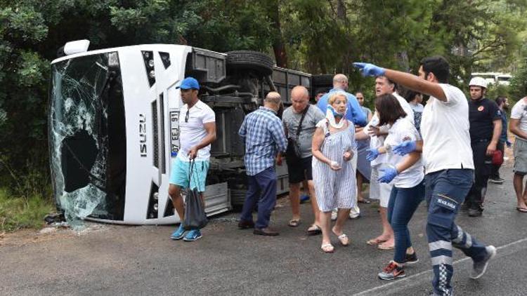 Turistleri su parkına götüren midibüs devrildi: 27 yaralı (2) - Yeniden