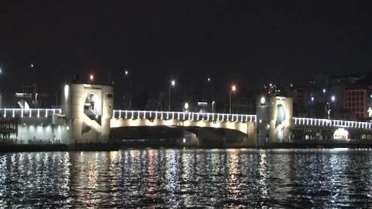 Atatürk ve Yeni Galata köprüleri bakım çalışmalarının ardından trafiğe açıldı