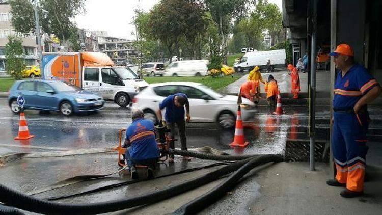 Belediye ekiplerinden su baskını önlemi