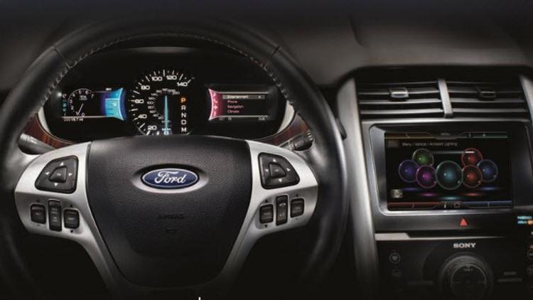 Ford çıkarılabilen direksiyon için düğmeye bastı