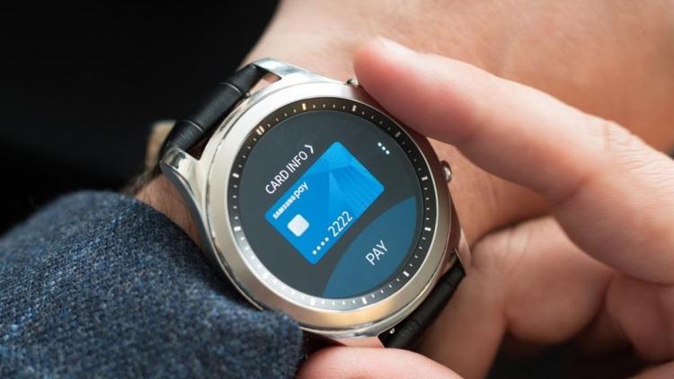 Akıllı saatlerini yeniliyor, Samsung Gear S4 geliyor