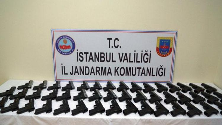 İstanbuldaki aracın bagajından cephanelik çıktı