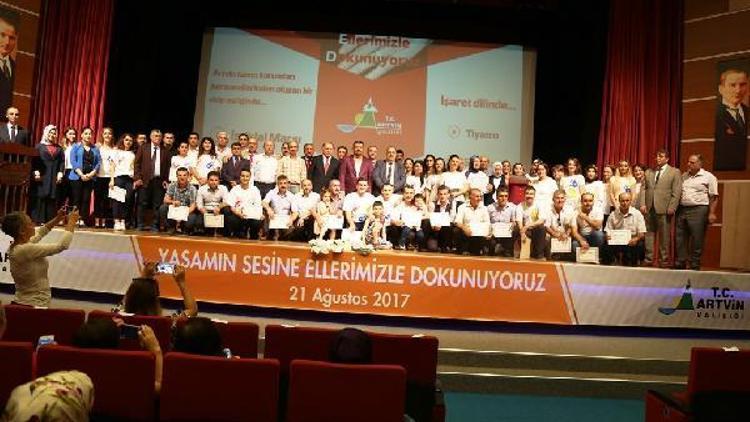 Artvinde 80 kamu personeli işaret dilini öğrenip engelleri kaldırdı