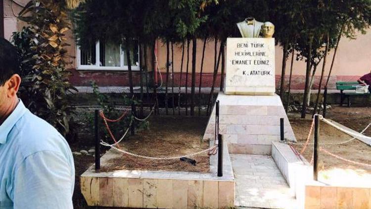 Anamur’da Atatürk büstüne çirkin saldırı - Ek fotoğraf
