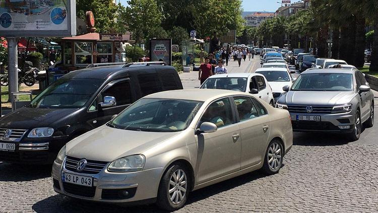 Tatil başlamadı ama... Bayram trafiği başladı