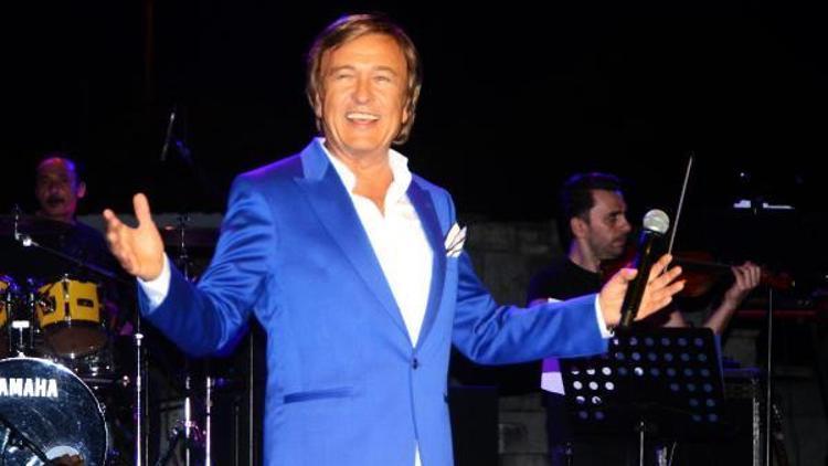 Erol Evgin 33 yıl sonra yine Bodrum Kalesinde sahne aldı