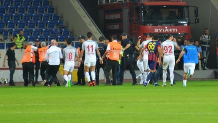 Mersin İdmanyurdu- Amed Sportif maçında Deniz Nakiye yumruklu saldırı- fotoğraflar