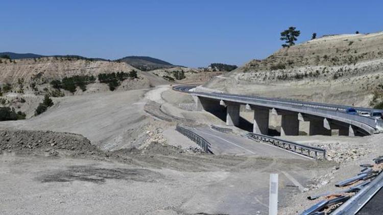 Bakan Zeybekci, yapımı tamamlanan karayolunu inceledi