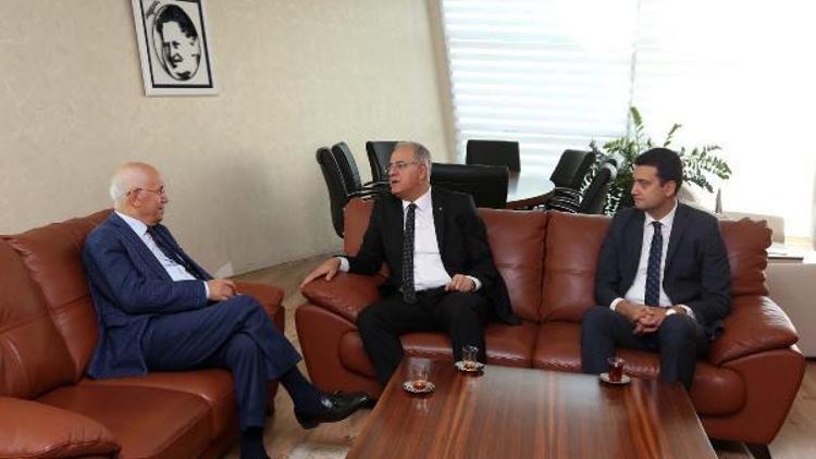 TVF Başkanı Üstündağ, Yaşarı ziyaret etti