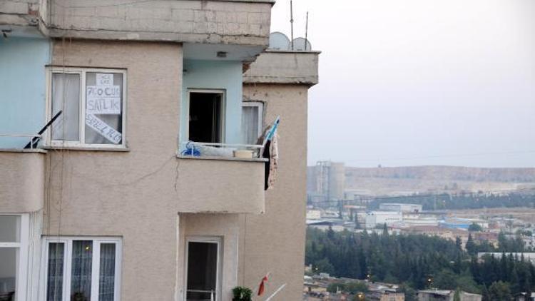 Komşusuna kızdı, evini 7 çocuklu aileye satılığa çıkardı