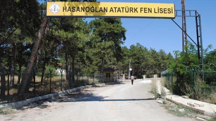 Atatürk Fen Lisesi yolunda yarım kalan asfalt tepkisi
