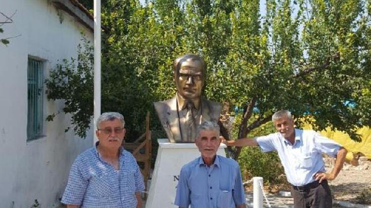 Büyükşehirden köylere Atatürk büstü