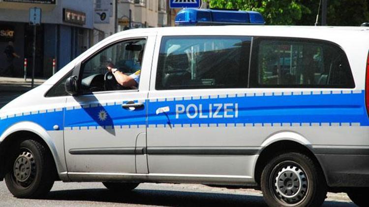 Stuttgart polisinden eve saç operasyonu